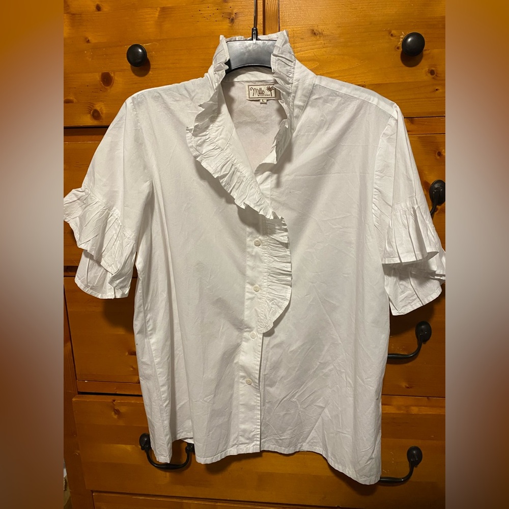 Millie Resort & Travel size L white ruffle button up top.